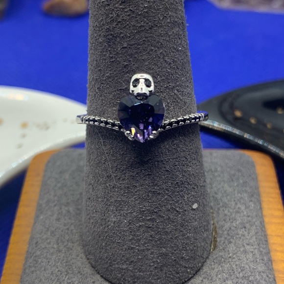 Fragrant Jewels Purple CZ Heart & Skull Ring w Black CZ Accent Stones, Size 8 - Picture 1 of 16